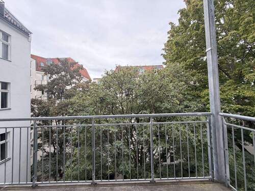 1 - Hochwertig sanierte Altbauwohnung mit EBK & Westbalkon ins Grüne - fußläufig zu Spree und Tiergarten