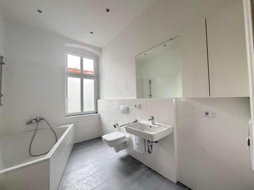 3 - 2 Zimmer Etagenwohnung in Berlin