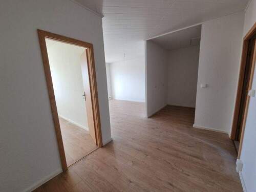 Wohnzimmer - 4 Zimmer Etagenwohnung zur Miete in Crimmitschau