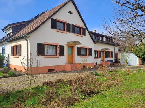 Hausansicht außen 02.jpg - Charmantes Haus in Freiburg Mooswald
