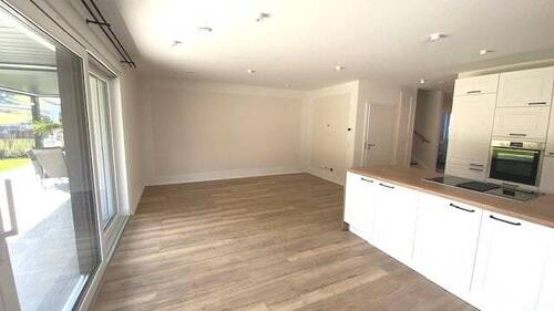 Vom Wohn- und Esszimmer gelangen Sie... - 