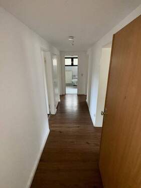 Flur - Etagenwohnung mit 72,00 m&sup2; in Saarbrücken zur Miete