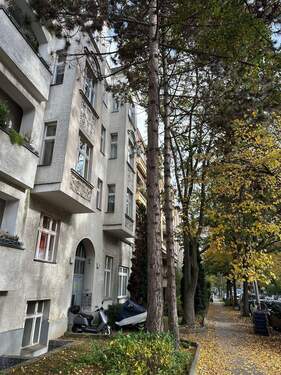 Fassade - Gemütliche 2 Zimmer Altbauwohnung mit Balkon im grünen Steglitz-Zehlendorf mit Eigennutzoption!