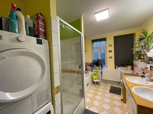 Bad mit Dusche + Wanne - 3 Zimmer Etagenwohnung zum Kaufen in Leipzig