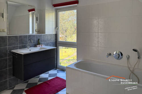 Ausschnitt Wannen-/ und Duschbad - 