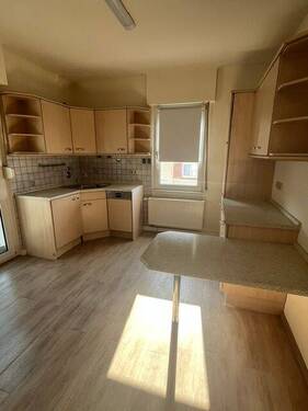 große Küche, mit Ausgang zur ruhigen Dachterrasse - Etagenwohnung mit 89,20 m&sup2; in Worms zum Kaufen