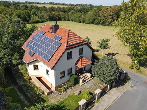 Titelbild - +++ Familienidyll am Ortsrand! - Einfamilienhaus mit großem Garten, Pool und Sauna+++