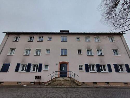 Hausansicht - 4 Zimmer Etagenwohnung zur Miete in Merseburg