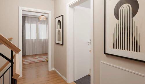 Heller und freundlicher Flur im Obergeschoss - 