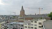Büroraum mit Blick auf das Rathaus - Büro mit Rathausblick in historischem Gebäude - sofort bezugsbereit