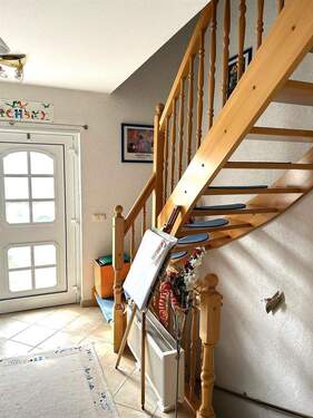 Hauseingang und Treppenhaus EG - 