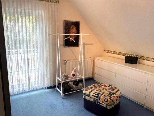 Kinderzimmer mit Ausgang Balkon DG - 