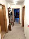 Flur mit Blick zum Wohnzimmer UG - 