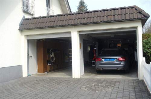 Einfahrt Doppelgarage - Einfamilienhaus mit 160,00 m&sup2; in Gräfenhainichen zum Kaufen