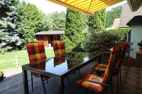 Blick von der Terrasse zum Blockhaus - 