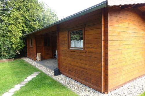 Blockhaus mit überdachten Trockenplatz - 