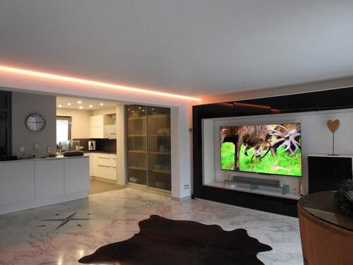 Großzügiges Wohnzimmer - Reihenmittelhaus mit 185,00 m&sup2; in DANNSTADT-SCHAUERNHEIM zum Kaufen