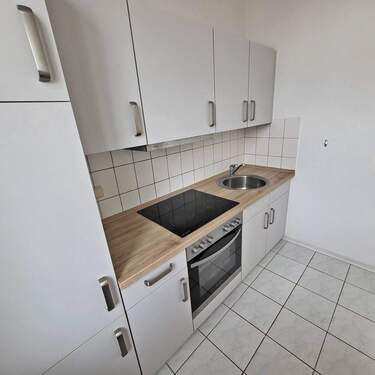 Einbauküche mit Cerankochfeld - 