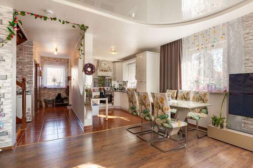 Küche und Essbereich - 7 Zimmer Einfamilienhaus in Berlin