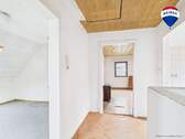 RE/MAX Immobilien DeLux Einfamilienhaus Merzig Flur Obergeschoss - 