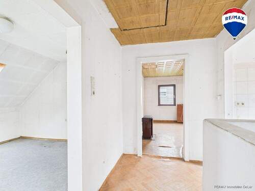 RE/MAX Immobilien DeLux Einfamilienhaus Merzig Flur Obergeschoss - 