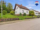 RE/MAX Immobilien DeLux Einfamilienhaus Merzig Aussenansicht - Einfamilienhaus mit Gestaltungsspielraum in beliebter Nachbarschaft