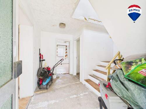 RE/MAX Immobilien DeLux Einfamilienhaus Merzig Eingangsflur - 5 Zimmer Einfamilienhaus in Merzig