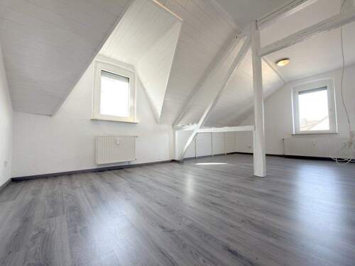 Wohnzimmer - Super Lage, frisch renovierte Traum-Wohnung für Singles oder nettes Pärchen!