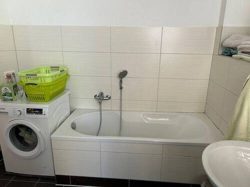 Bad mit Wanne - 