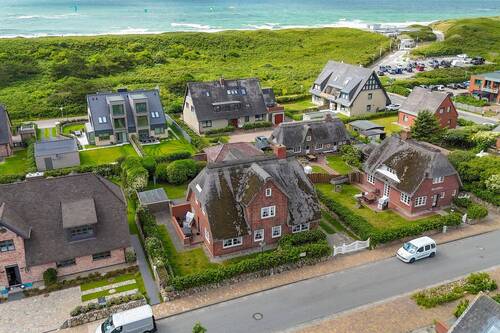 Bild 1 - Reetgedecktes Mehrfamilienhaus in Strandnaher Lage