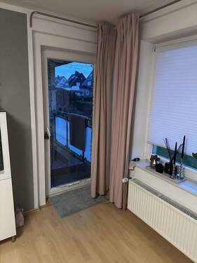 WZ mit Balkonaustritt - 