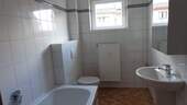 Tageslichtbad mit Wanne - 