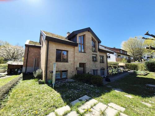 Hausansicht 1 - Schlau wohnen, wenig Nebenkosten! Souterrainwohnung in Haus mit nur 5 Wohneinheiten!