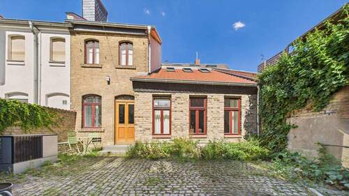 Hausansicht - 2 Zimmer Einfamilienhaus zur Miete in Wiesbaden