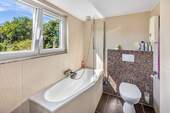Modernes Tagesichtbadezimmer - 