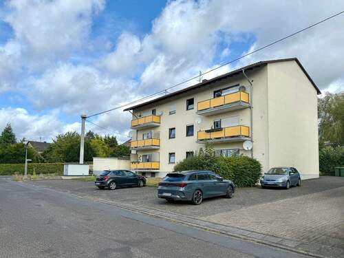 Straßenansicht Haus 1 - 3 Zimmer Mehrfamilienhaus, Wohnhaus in Hachenburg