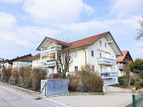 geschickt aufgeteilte 2-Zimmer-Wohnung mit zwei sonnigen Balkonen und Tiefgaragenstellplatz - 2 Zimmer Etagenwohnung zum Kaufen in Bad Birnbach