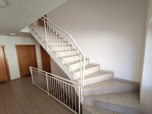 Treppenhaus - Etagenwohnung mit 61,40 m&sup2; in Bad Birnbach zum Kaufen