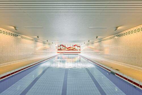 Schwimmbad von hinten - 
