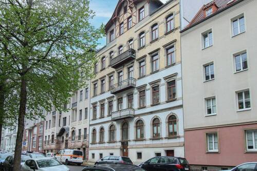 Straßenansicht - Bezugsfreie 2-R.-Whg. im Dachgeschoss mit Balkon in Chemnitz