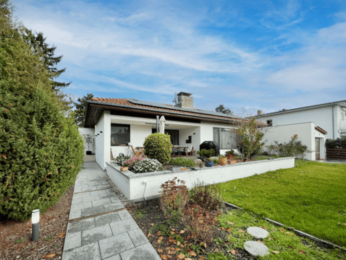 Außenansicht - Modernisierter Bungalow zum verlieben!