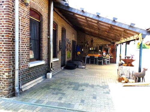 Innenhof - Mehrfamilienhaus, Wohnhaus mit 140,00 m² in Niederkrüchten-Elmpt zum Kaufen