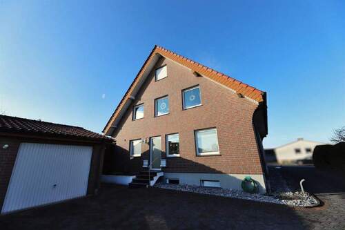 Hofansicht - Einfamilienhaus mit 187,90 m&sup2; in Detmold zum Kaufen