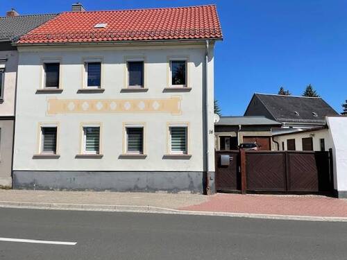 Ansicht Straße.jpg - Haus zum Kauf - 195.000,00&nbsp;EUR Kaufpreis, ca.&nbsp; 100,00&nbsp;m&sup2;&nbsp;Wohnfl&auml;che