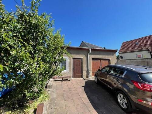 Hof.jpg - Doppelhaushälfte mit 100,00 m&sup2; in Regis-Breitingen zum Kaufen