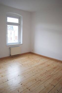 Zimmer mit aufgearbeiteten Dielen - 