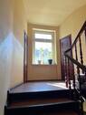 Treppenhaus - halbe Treppe - 2 Zimmer Mehrfamilienhaus, Wohnhaus zum Kaufen in Torgau