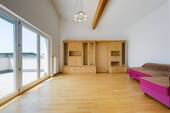 Wohn-/Esszimmer - Gepflegte Dachgeschosswohnung mit großzügiger Terrasse und Stellplatz in Waiblingen zu verkaufen.
