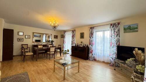 Wohnzimmer - 3 Zimmer Etagenwohnung in Baden-Baden