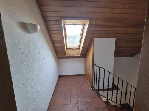 Flur mit kleinem Abstellschrank 2.OG - 